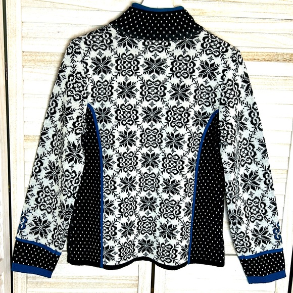 Icelandic Design Nordic Snowflake Print Full Zip Sweater - Picture 6 of 11